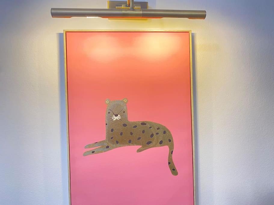 The Spotted Cat… London! Exterior photo